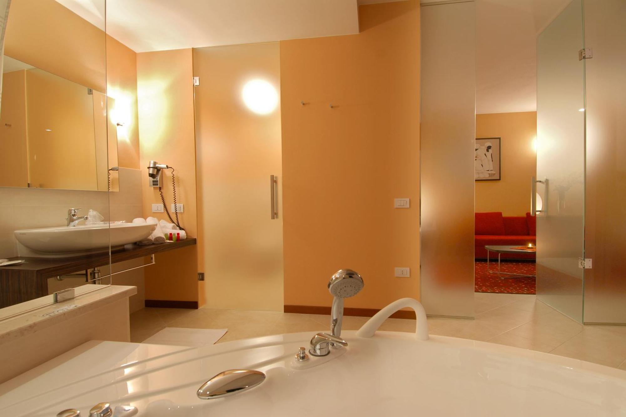 Rosso Frizzante Hotell Sorbara Exteriör bild
