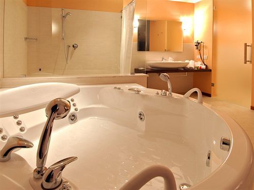 Rosso Frizzante Hotell Sorbara Exteriör bild