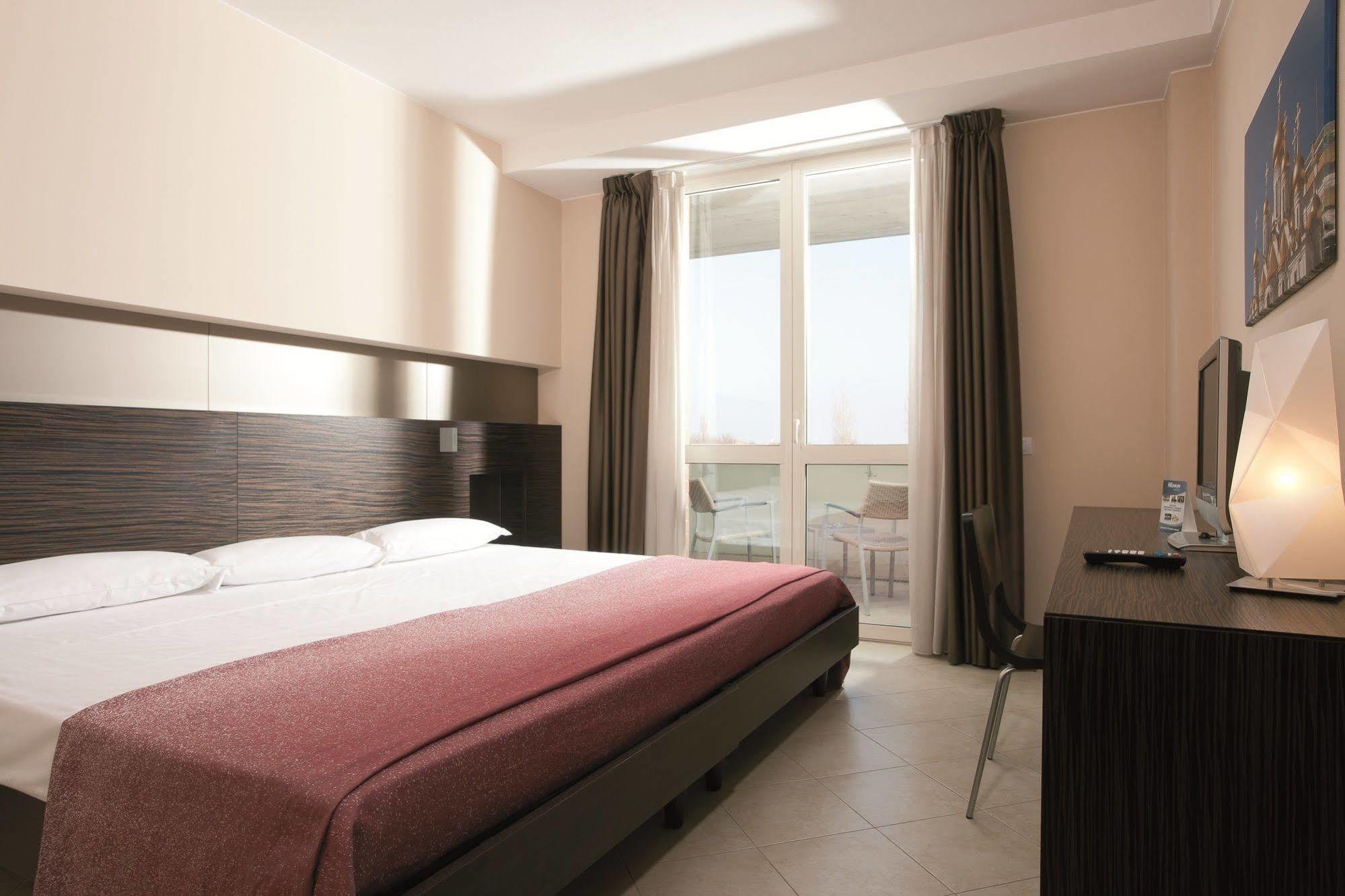 Rosso Frizzante Hotell Sorbara Exteriör bild